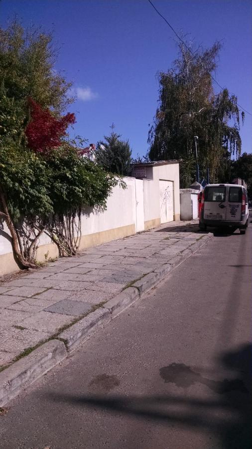 Студия С Двориком В Отраде 오데사 외부 사진